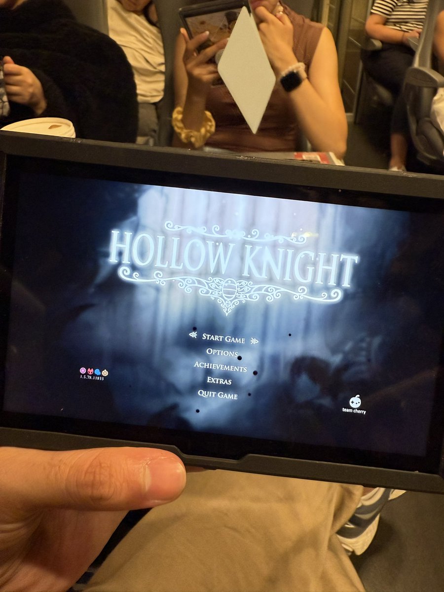 UltimoCirculo's tweet image. Cómo se siente adentrarse en una serie de juegos después de que ya pasaron los 6 años para que saliera la secuela holy shit two cakes
