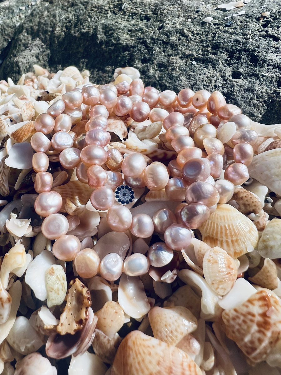 Soft, subtle, and endlessly romantic ✨
pink pastel pearls are the perfect blend of elegance and charm — a gentle reminder that beauty doesn’t need to shout to be seen. 🌸🌙

Wear them when you want your energy to radiate grace, love, and serenity. 💕