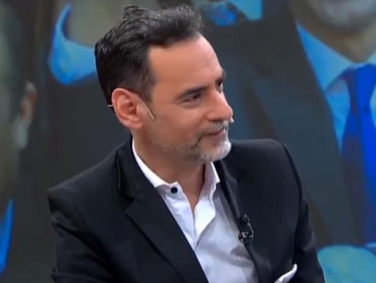 Ahora <a href="/eduardoprensa_/">Eduardo  Martinez</a> Analista internacional con <a href="/ignaciomiri/">Ignacio Miri</a> <a href="/rosariobigozzi/">Rosario Bigozzi</a> <a href="/martingrosz/">Martín Grosz</a> y @EzeBurgo en @cuestionesradio por <a href="/fmmilenium/">FM Milenium 106.7</a>