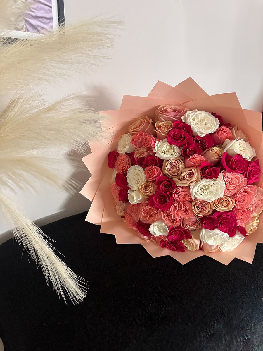 75 roses with all her favorite colors 💕