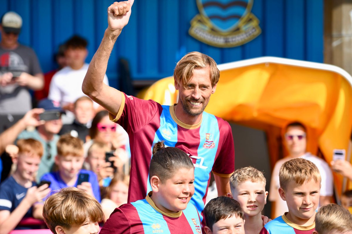 Farnham Town FC tweet media