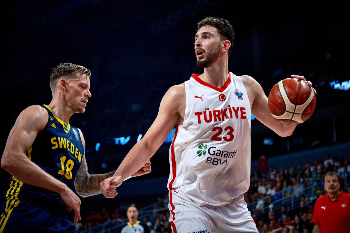 Avrupa Şampiyonası’nda çeyrek finale yükselen A Milli Erkek Basketbol Takımımızı yürekten kutluyor, başarılarının devamını diliyorum.
