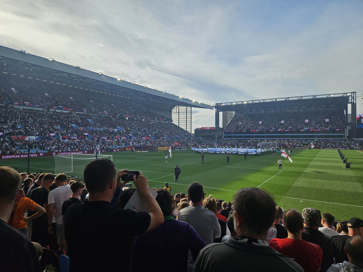 Tonight's lack of entertainment came from Villa Park