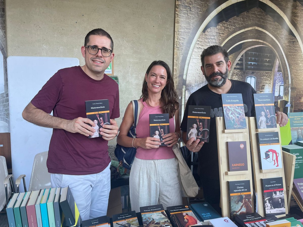 No sé si podem estar més orgullosos del llibre que acabem de publicar-li a la <a href="/lauratomasmora/">Laura Tomàs Mora</a>.

És un privilegi tenir-la al catàleg.

'Matermorfosis' és un llibre fascinant, sorprenent, addictiu, reptador...