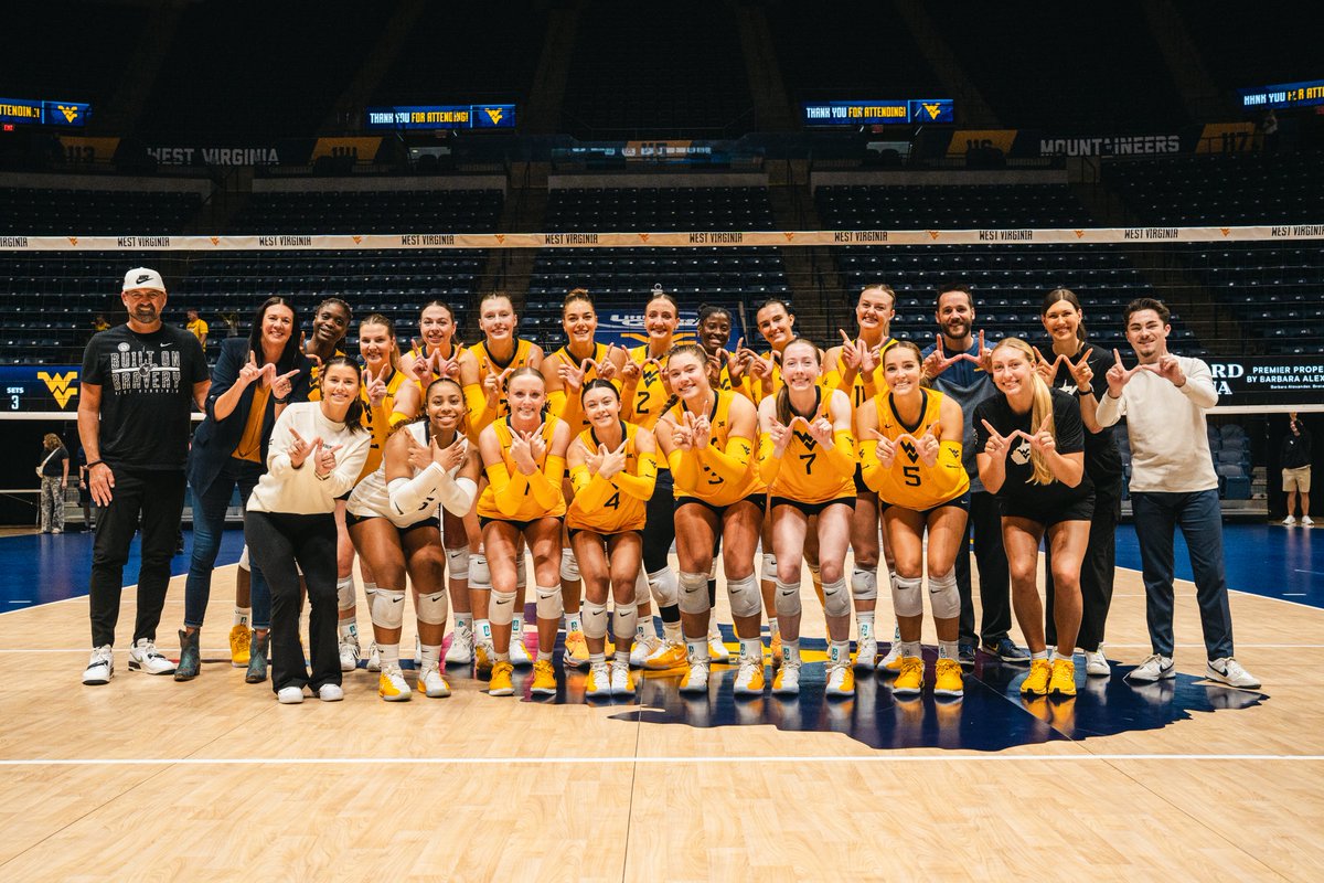 WVUVolleyball's tweet image. Your West Virginia Invitational Champions!!! 🏆

#HailWV