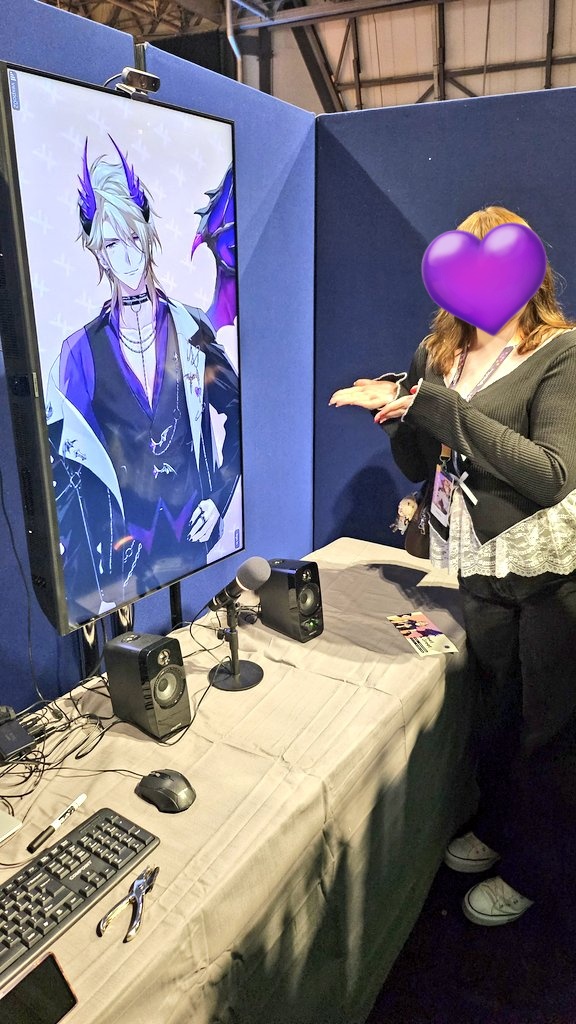 I was so nervous but thank you for being a total cutie and sweetheart!! #VeXpo2025 #Zandernetherbrand #Netherbeckon