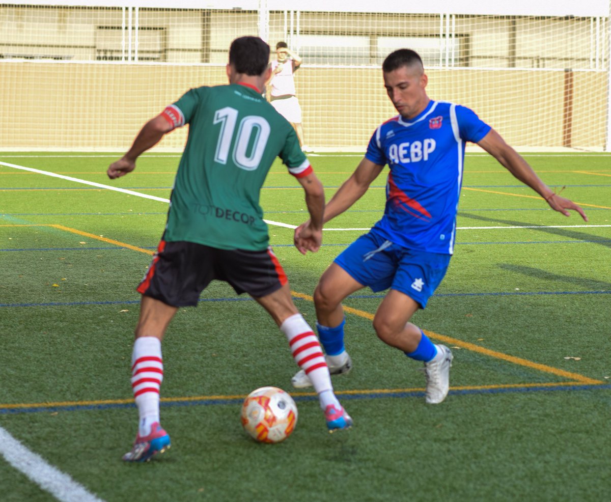 DiarideBadalona's tweet photo. La @ULlefia passa a la següent ronda de la Copa Catalunya després de guanyar al camp del Bon Pastor a la tanda de penals.

El partit ha finalitzat amb empat (2-2). Els barcelonins s'han avançat dos cops.

El porter llefianrnc, David Tejada, ha aturat dos penals

📸 @flash_bdn https://t.co/mRbhNGrKj7