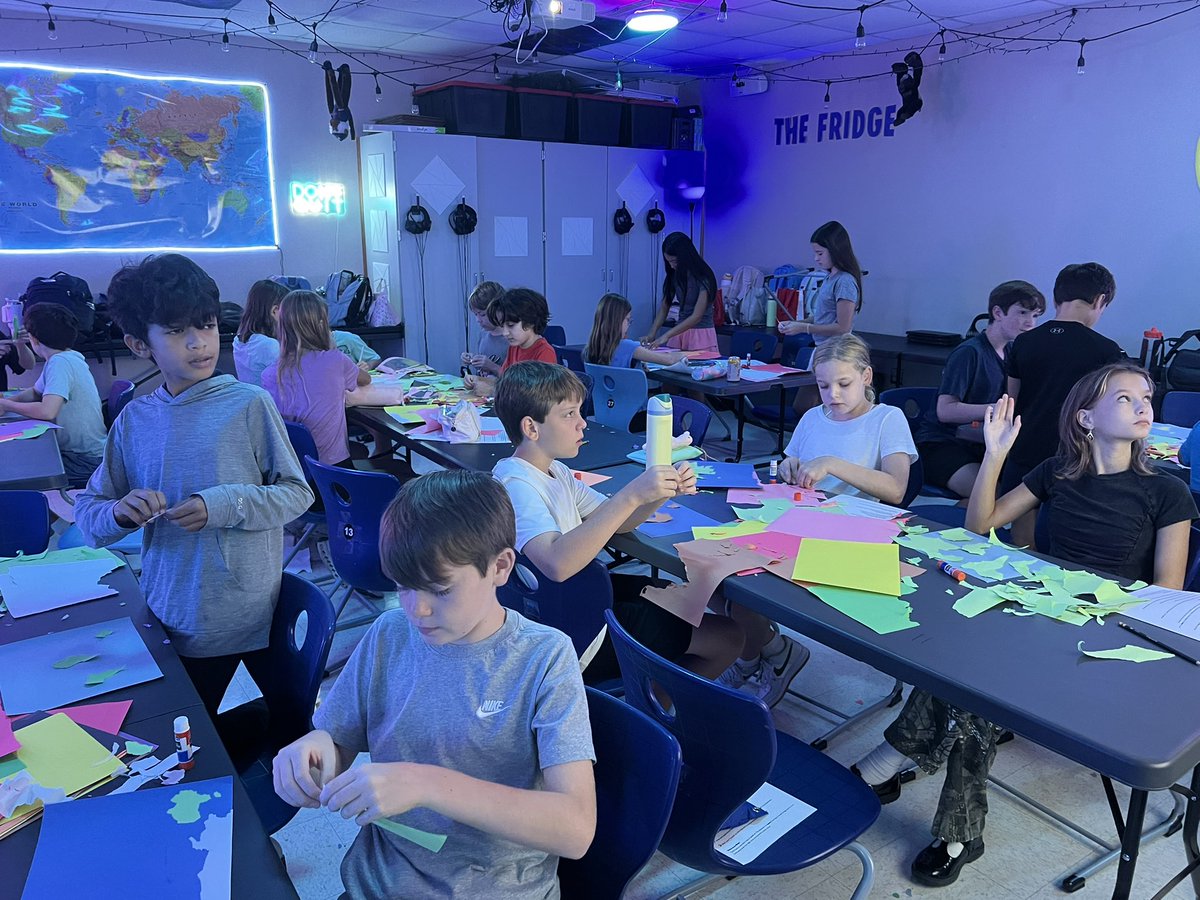 ahjsacadean's tweet photo. Map making made fun! 6th grade SS with Mr. Miller @TheJuniorSchool https://t.co/PEkfllhBcI