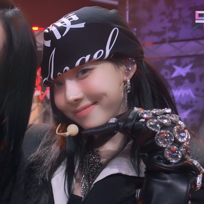 원래 이런 후드인데 깔끔하게 잘 짜매서 두건으로 활용한 거 아주 좋은 느낌을 주신다