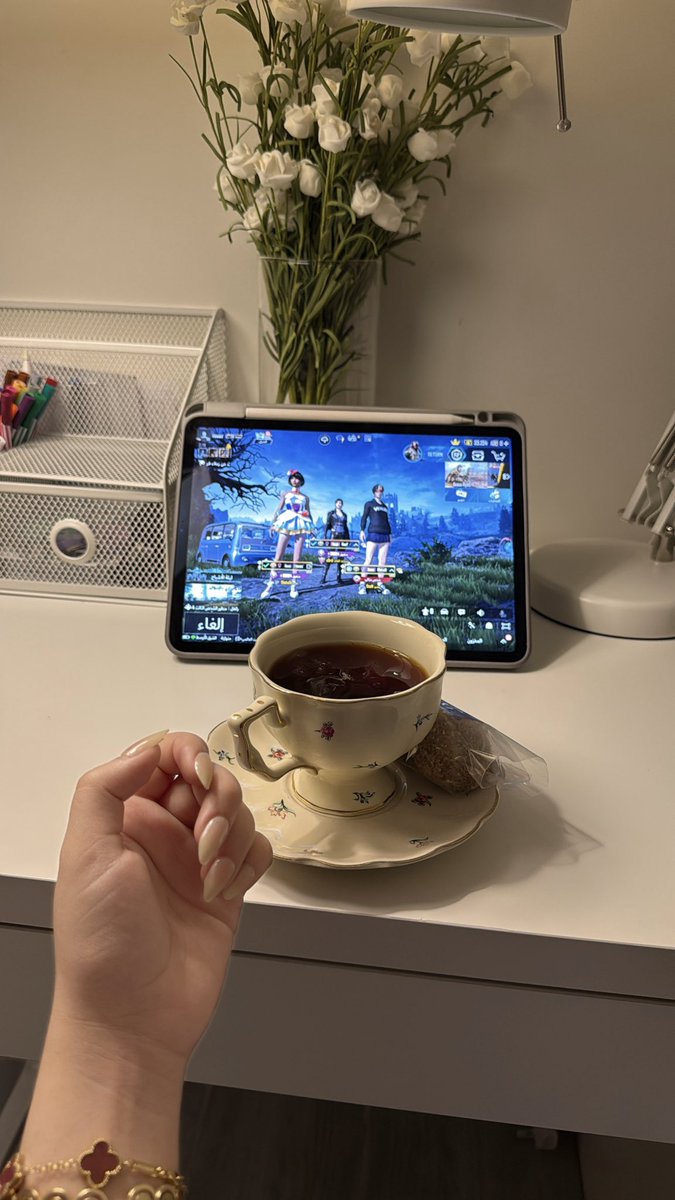 ِ              ما أروع النصيب 
عندما يبُعدك عن شيء لا يليق بك .

    فرصة تنتهزك وفرصة تبلاك
     والبلاوي ترى ما كلها مره

    واحد مايدرك ما يجيه ادراك
  يعرف ان مايسره يمكن … يضره

   مالك إلا نصيبك يا عويد الراك 
   في فم العبد ولا في فم الحره

               - سعد علوش .