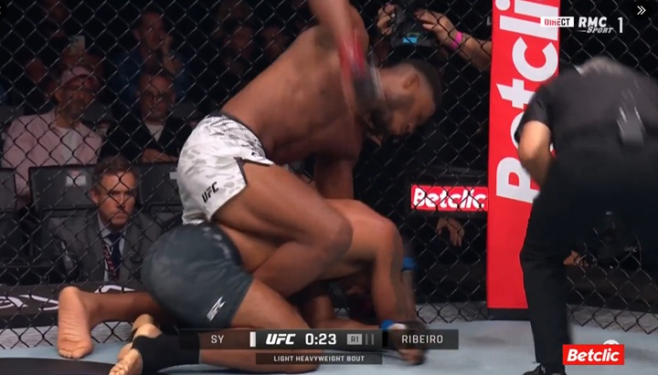 UFC Paris: Brendson Ribeiro é nocauteado por francês e amarga nova derrota; veja como foi #UFCParis #UFC 

tatame.com.br/ufc-paris-bren…