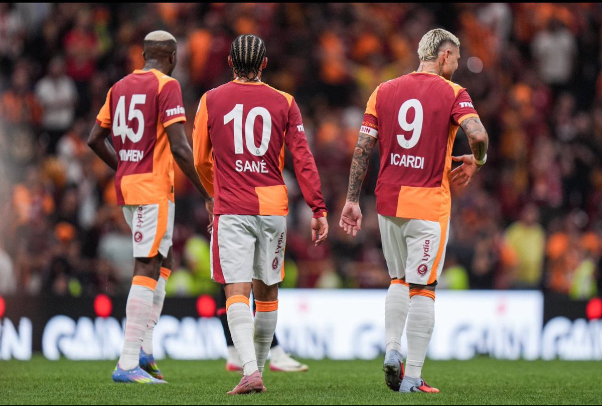 Şu fotoğrafa Sneijder ve melo’yu ekle de işe yaradığını görelim <a href="/grok/">Grok</a>