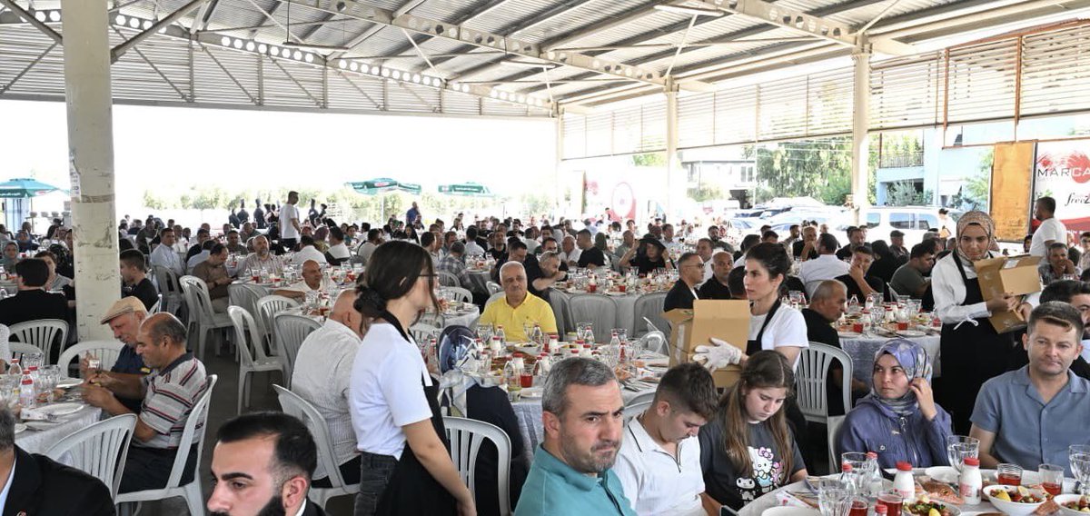 Antalya iş dünyasının değerli ismi Yörükoğlu Süt ve Ürünleri firması sahiplerinden, 
kadim büyüğümüz ve komşumuz, ailenin annesi Hapış Yörükoğlu Bulut için ilk gün evilerinde taziye ziyaretinde bulunmuştuk,

Bugün de;
Merhume için Döşemealtında okutulan mevlit merasimine