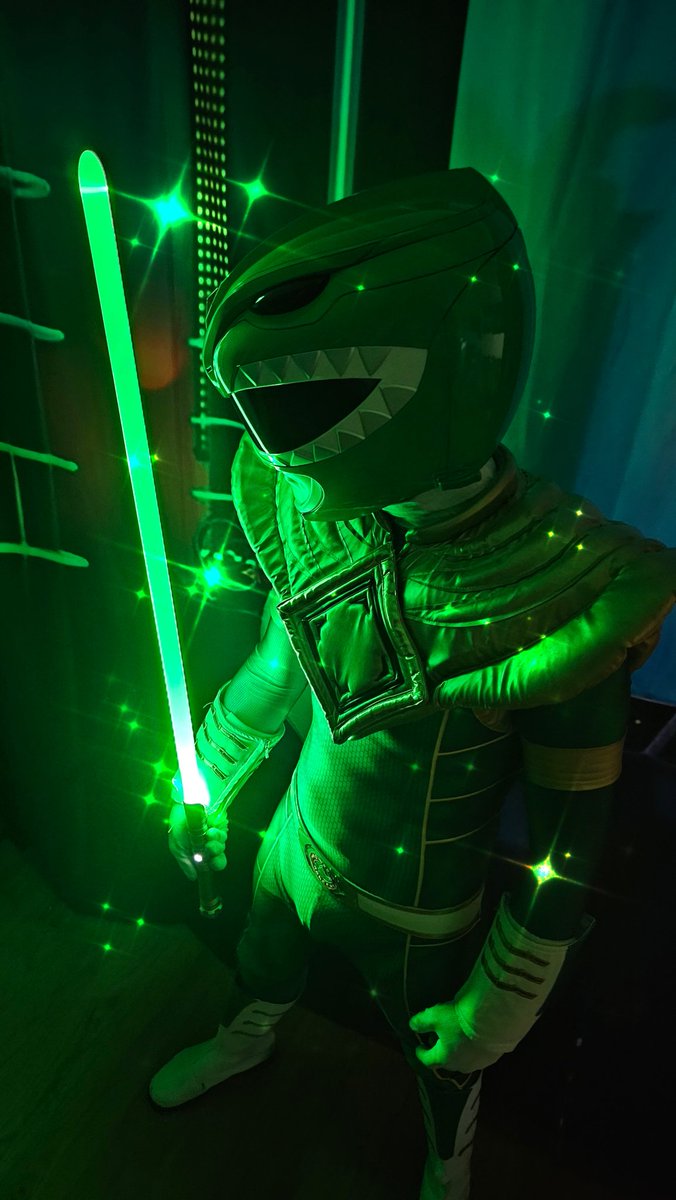 TylerStewart88's tweet photo. ⚡️Strength, something you hold inside that can make a big impact⚡️
.
Lightsaber: tvxsabers
.
#lightsaber #tvxsabers #londongreenranger #powerrangers #powerranger #greenpowerranger #lgr519 #letsgo #powerful #grateful #levelup #riseabove #saynotonormal #saynotobullying #comiccon https://t.co/v9yNXuLg53