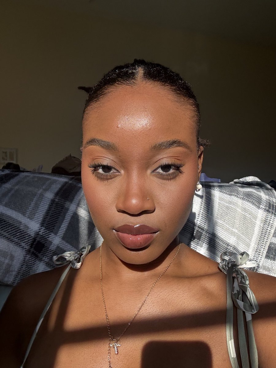 hola_chi's tweet photo. From my favorites to yours 💋 https://t.co/3tSkdiluUn