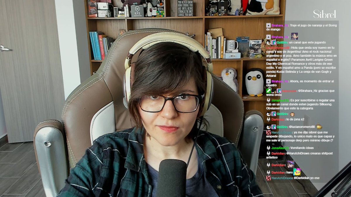 probando si el sábado es buen día para prender, y de paso una probadita ahora sí completa de Silksong 🪲💚