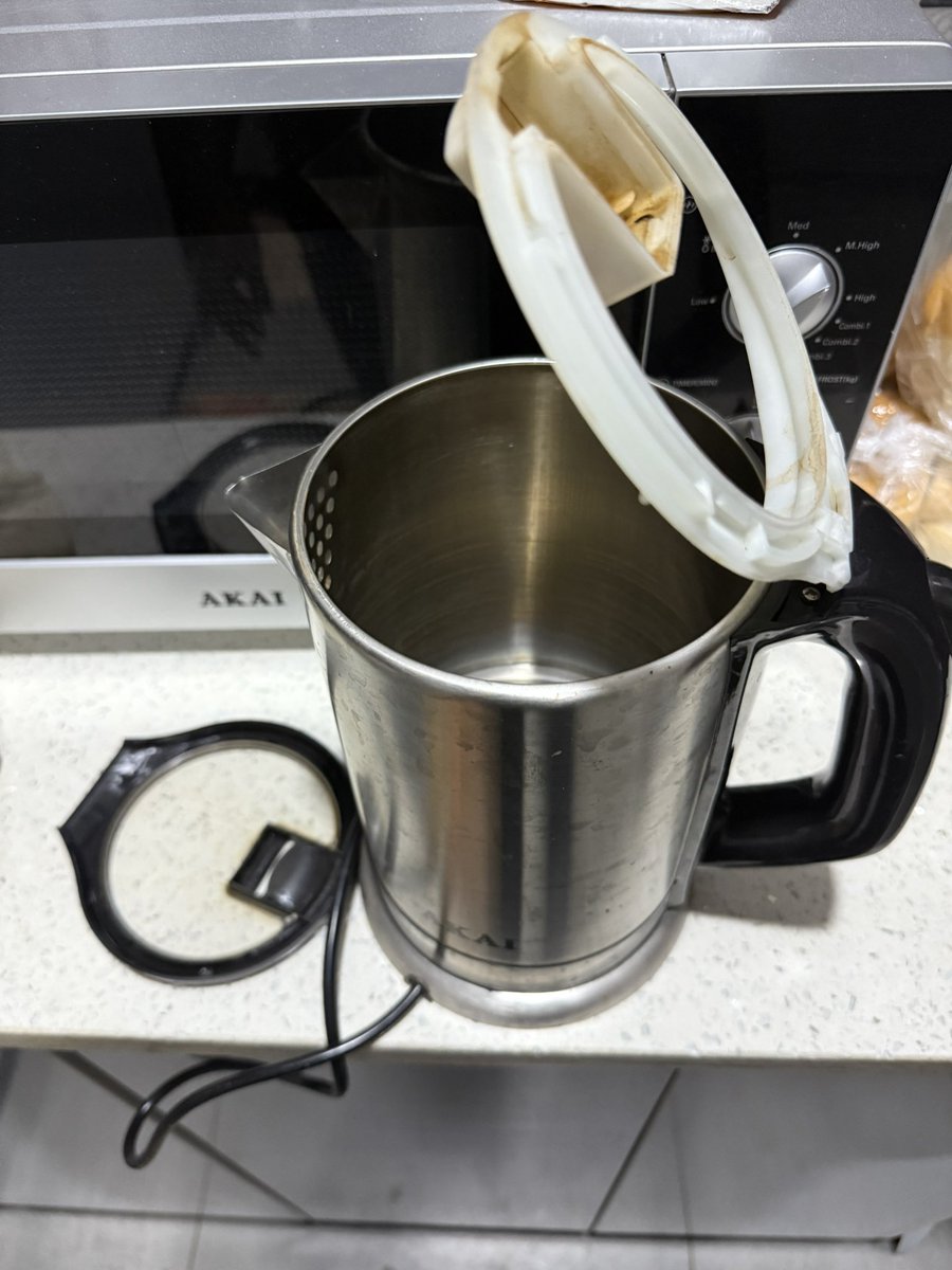 Donkrabbus's tweet photo. I bought this Akai kettle from @MelcomGhana less than a year ago and its condition now is appalling.  To think that I was drinking tea from this is sickening. The rust was leaking into the water this whole time 
cc: @GhanaStandards https://t.co/PjBTwHnHUV