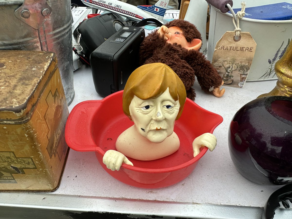 Für die saure #Flohmarkt-Stimmung: #AngelaMerkel als #Zitronenpresse.
