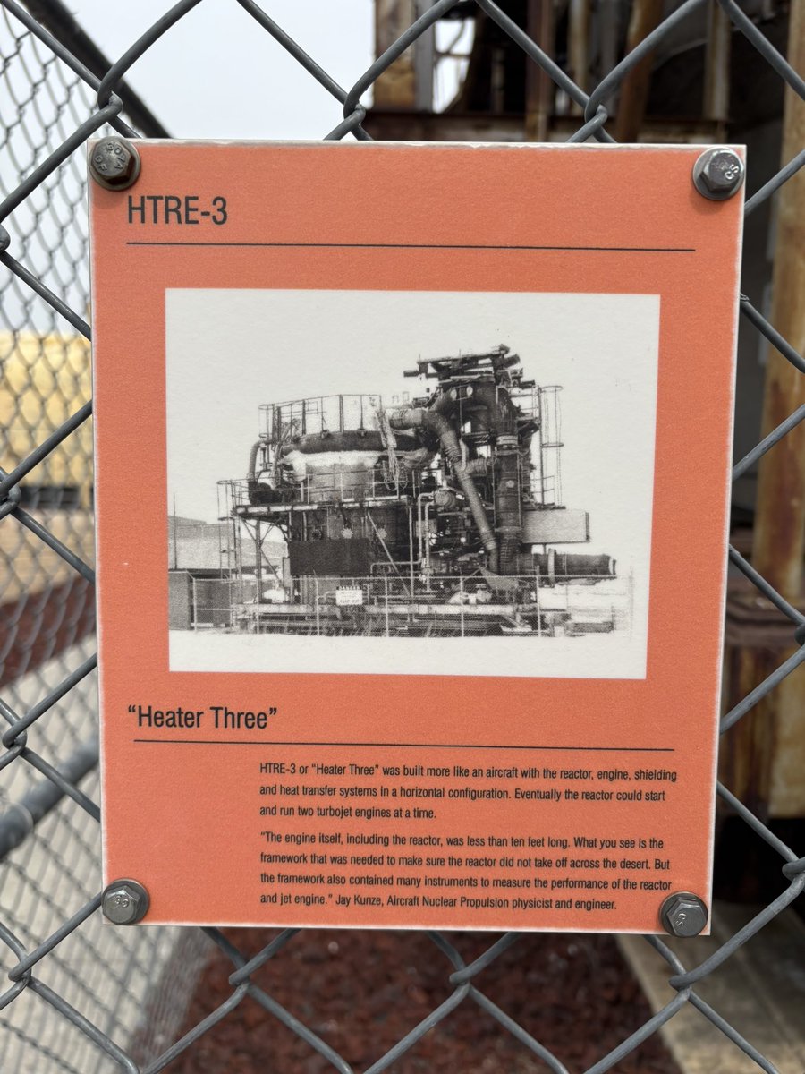 GrantDavis11's tweet photo. EBR-1 was closed but at least I got to see HTRE outside! Oh the bomber that never was… https://t.co/5RjyQ3SuGy