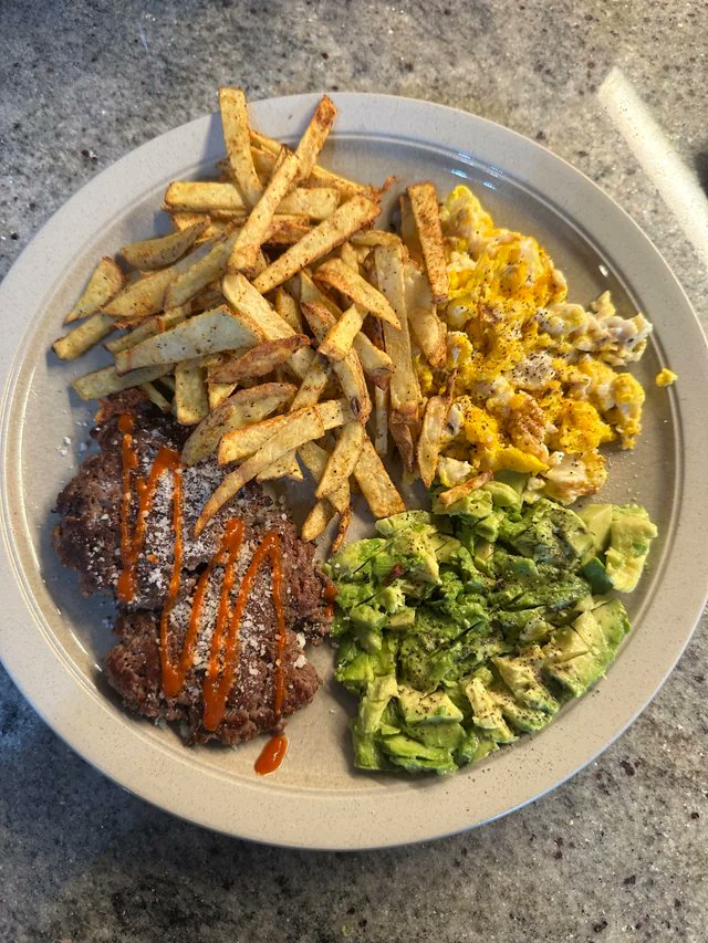 Tessa_evelyn tweet media