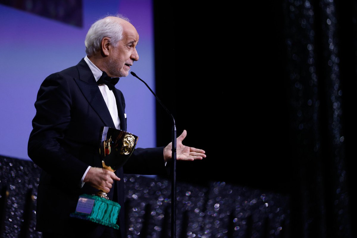 Congrats to the Venice Film Festival winners coming soon to #NYFF63!

🏆 Golden Lion: FATHER MOTHER SISTER BROTHER (Jim Jarmusch)
🏆 Special Jury Prize: BELOW THE CLOUDS (Gianfranco Rosi)
🏆 Coppa Volpi for Best Actor: Toni Servillo (LA GRAZIA, Paolo Sorrentino)