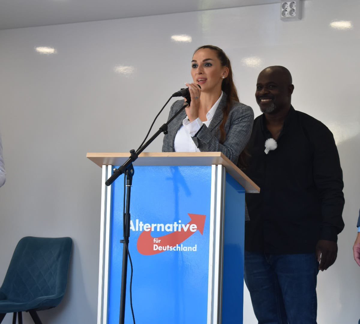 Enxhi Seli-Zacharias (@enxhiseli) on Twitter photo Eine großartige Veranstaltung in Gelsenkirchen heute.
<a href="/SergeMenga2024/">Serge Menga Nsibu</a> hat die heutige Veranstaltung mit einer großartigen Rede besonders gemacht.
Danke für Eure Energie, Euren Zuspruch und Eure Unterstützung!
Am 14. September wird Gelsenkirchen blau, Freunde! #gelsenkirchen Eine großartige Veranstaltung in Gelsenkirchen heute.
<a href="/SergeMenga2024/">Serge Menga Nsibu</a> hat die heutige Veranstaltung mit einer großartigen Rede besonders gemacht.
Danke für Eure Energie, Euren Zuspruch und Eure Unterstützung!
Am 14. September wird Gelsenkirchen blau, Freunde! #gelsenkirchen