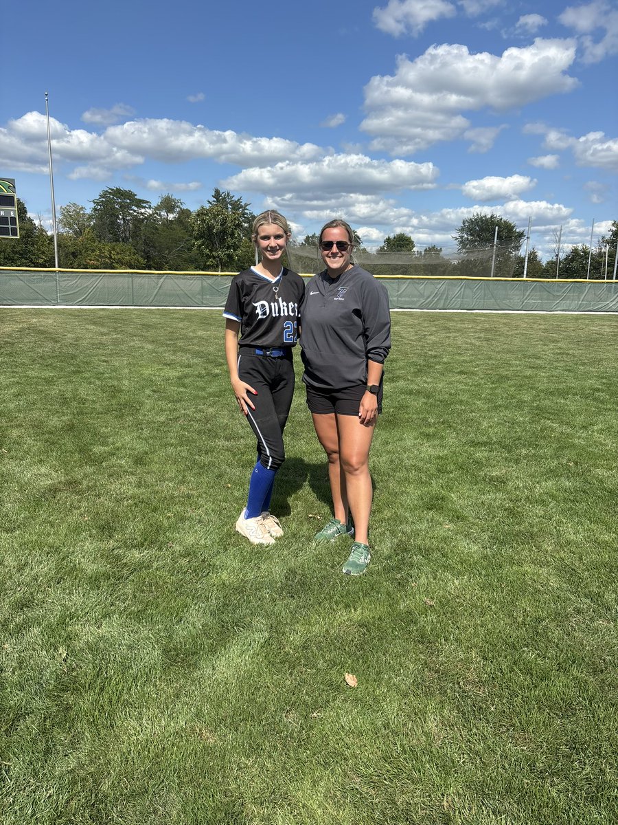 Kitt_Testa28's tweet image. Had a great time at @TiffinUSoftball !! Thank you so much @Paige_McMenemy for the invite, I’m hoping to be back soon, I had a great time! I also got to see one of my highschool teammates @mkoenig85 good luck this season! Go Gons! 🤍💚@LadyDukes_Razo @LDukesAntuono @LadyCardsb