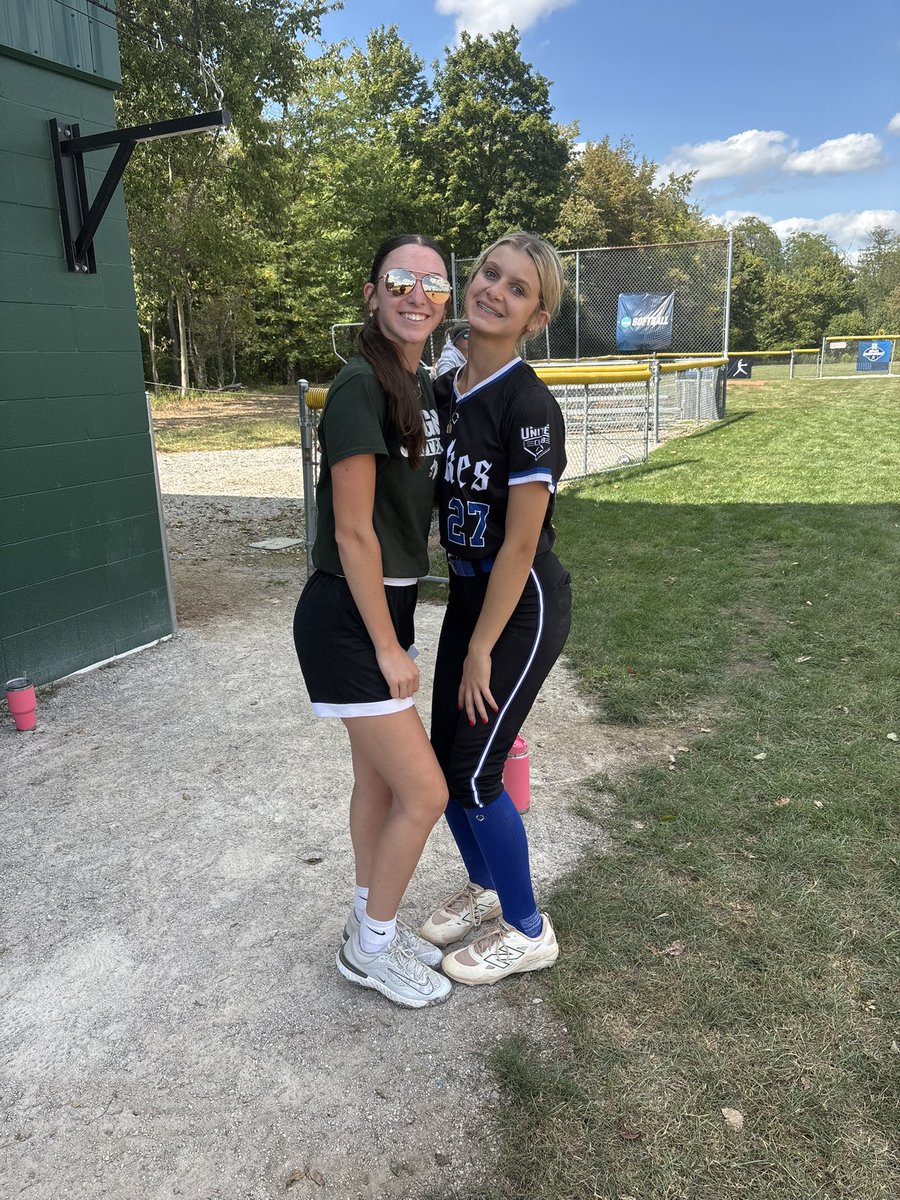 Kitt_Testa28's tweet image. Had a great time at @TiffinUSoftball !! Thank you so much @Paige_McMenemy for the invite, I’m hoping to be back soon, I had a great time! I also got to see one of my highschool teammates @mkoenig85 good luck this season! Go Gons! 🤍💚@LadyDukes_Razo @LDukesAntuono @LadyCardsb