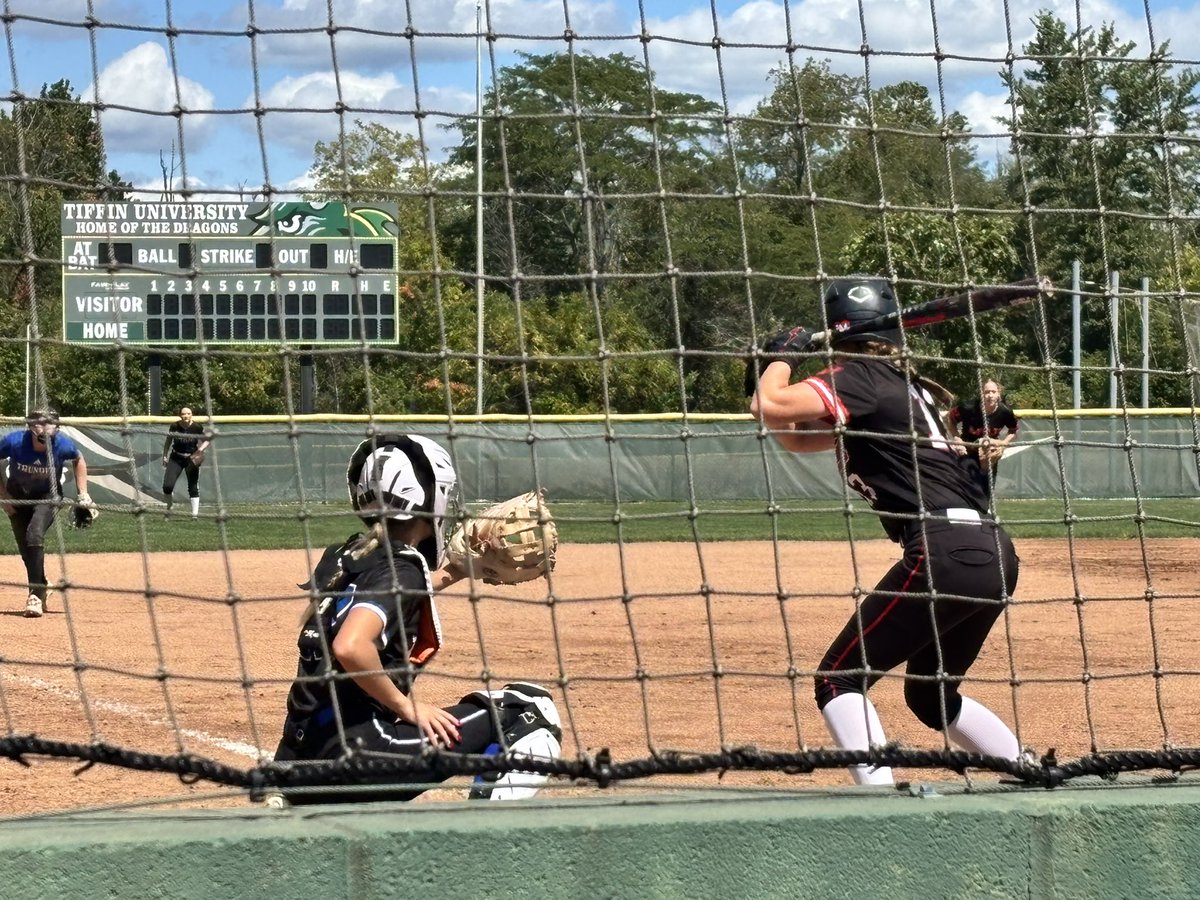 Kitt_Testa28's tweet image. Had a great time at @TiffinUSoftball !! Thank you so much @Paige_McMenemy for the invite, I’m hoping to be back soon, I had a great time! I also got to see one of my highschool teammates @mkoenig85 good luck this season! Go Gons! 🤍💚@LadyDukes_Razo @LDukesAntuono @LadyCardsb