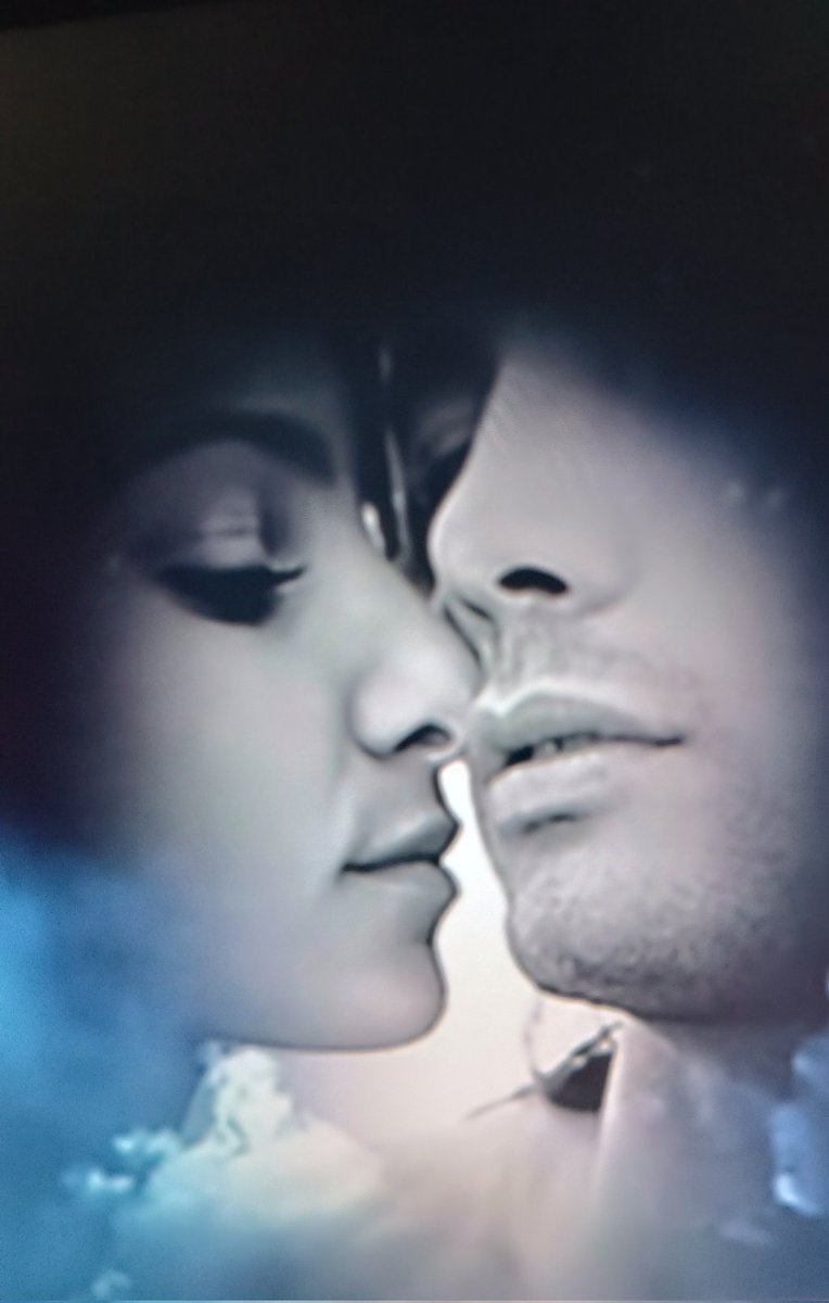 Και αν με ρωτήσεις για ποιους λόγους είναι ο κόσμος όμορφος , θα σου απαντήσω,για πολλούς...που συνοψίζονται όμως σε έναν .........
ΕΣΥ♥️♥️♥️♥️♥️
Όμορφο βράδυ υπεροχα πλάσματα