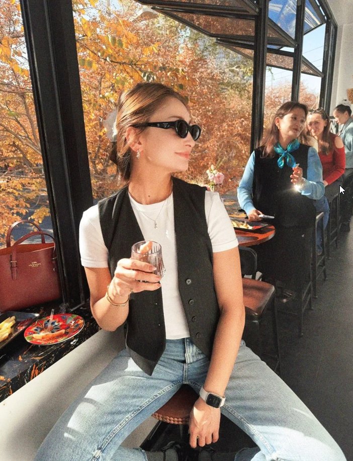 MeksPro's tweet image. In autumn, don't be too hard on yourself. Make yourself more perfect and happier.