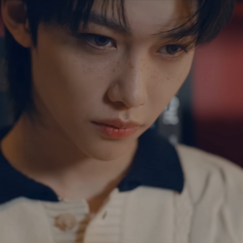 : แหวนคู่วงนั้นยังเก็บไว้อยู่เหรอ
: อืม เก็บไว้ที่บ้าน
: แต่เราไม่ได้เก็บแล้วนะ

: เข้าใจความหมายใช่ไหม