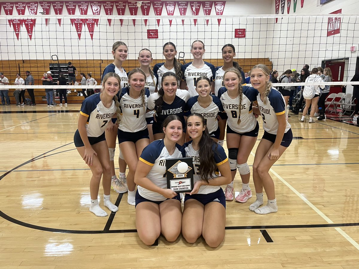 RivVolleyball tweet media