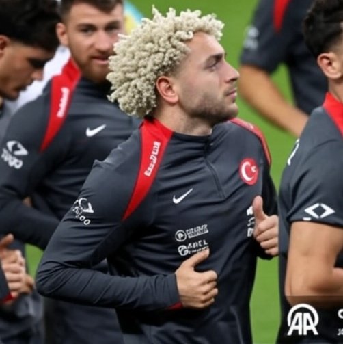 Çok az kaldı kafasında şöyle küçük boy bir koyunla gezmesine