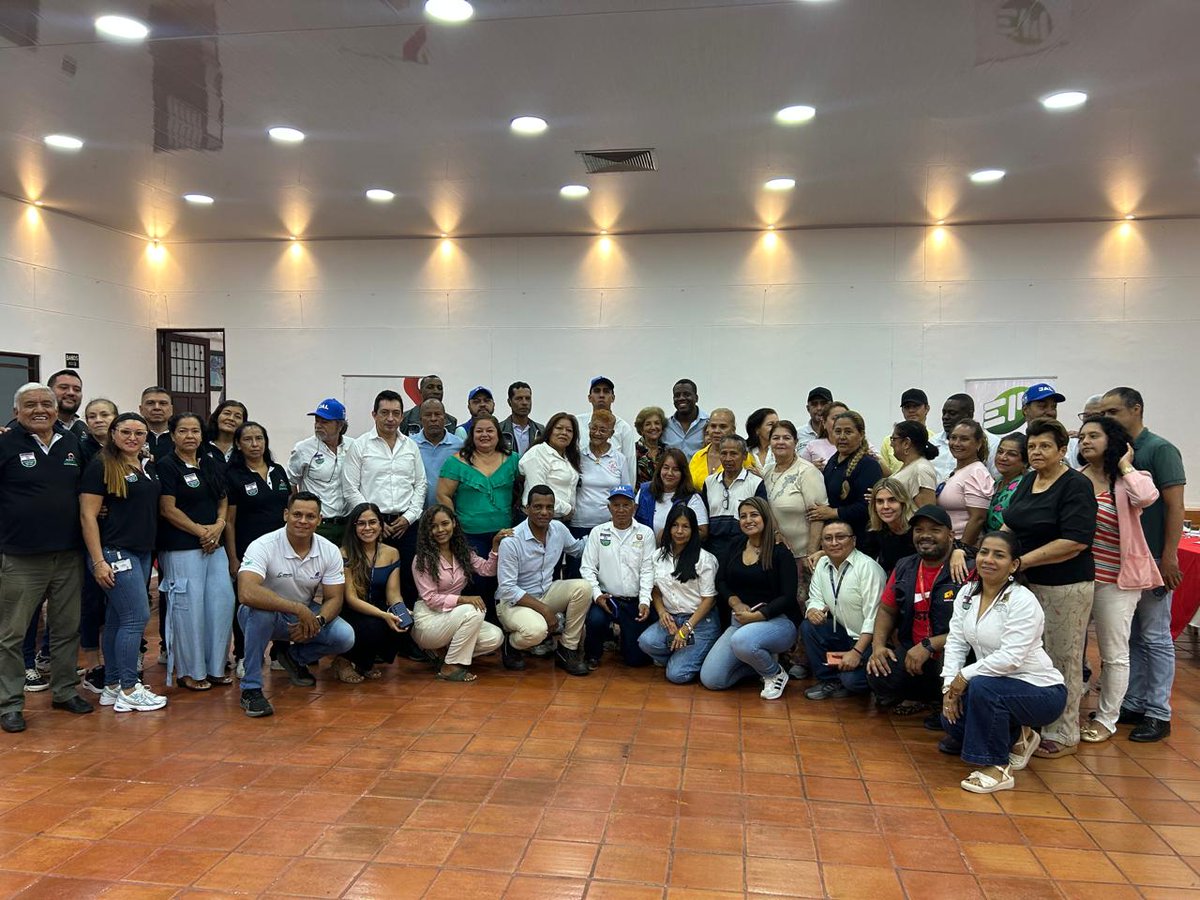 EMCALI 🇨🇴 (@emcalioficial) on Twitter photo ¡EMCALI escucha!✅
En un espacio de socialización, nuestro gerente general <a href="/RogerMinaC/">Roger Mina</a> escuchó las propuestas de los ediles, para priorizar futuras intervenciones en las comunas y resolver las principales necesidades de los caleños.
Más información aquí➡️bit.ly/AgendaCiudad ¡EMCALI escucha!✅
En un espacio de socialización, nuestro gerente general <a href="/RogerMinaC/">Roger Mina</a> escuchó las propuestas de los ediles, para priorizar futuras intervenciones en las comunas y resolver las principales necesidades de los caleños.
Más información aquí➡️bit.ly/AgendaCiudad