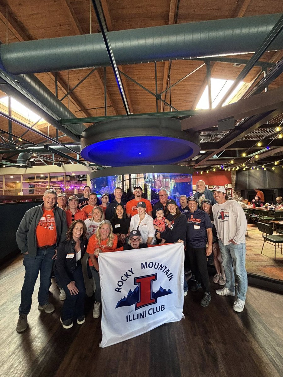 Where #Illini Nation is watching

news-gazette.com/sports/photo-g…