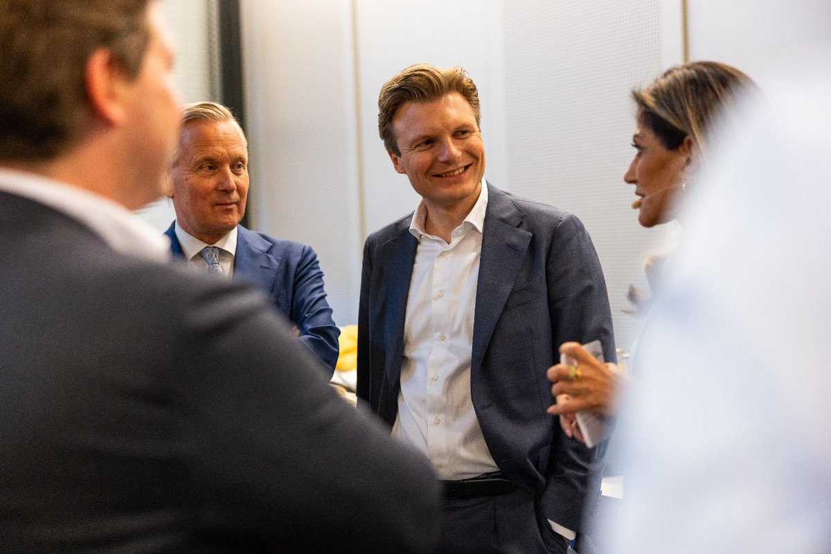 Wat een goed VVD-congres: wij liberalen houden koers!

Met het persoonlijke verhaal van Dilan. Eerlijk, openhartig en zelf-kritisch. Weinig leiders durven en kunnen dat, Dilan wél!

En vooral veel inhoud. Onze plannen voor een sterke economie, investeringen in veiligheid, en een