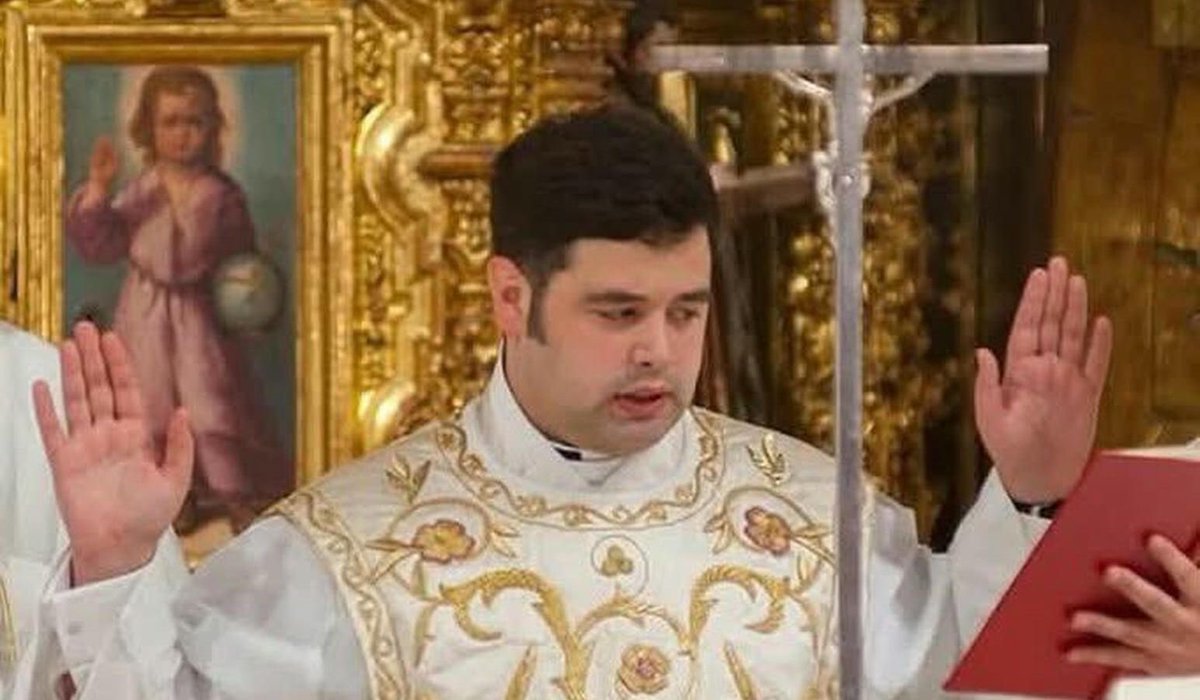 ⚪️ Desde nuestra hermandad nos unimos a la oración para la pronta recuperación del Padre Rvdo. D. Pedro Elena ante sus problemas de salud, sacerdote que ha atendido a la celebración de la Eucaristía de nuestra parroquia durante el tiempo estival.