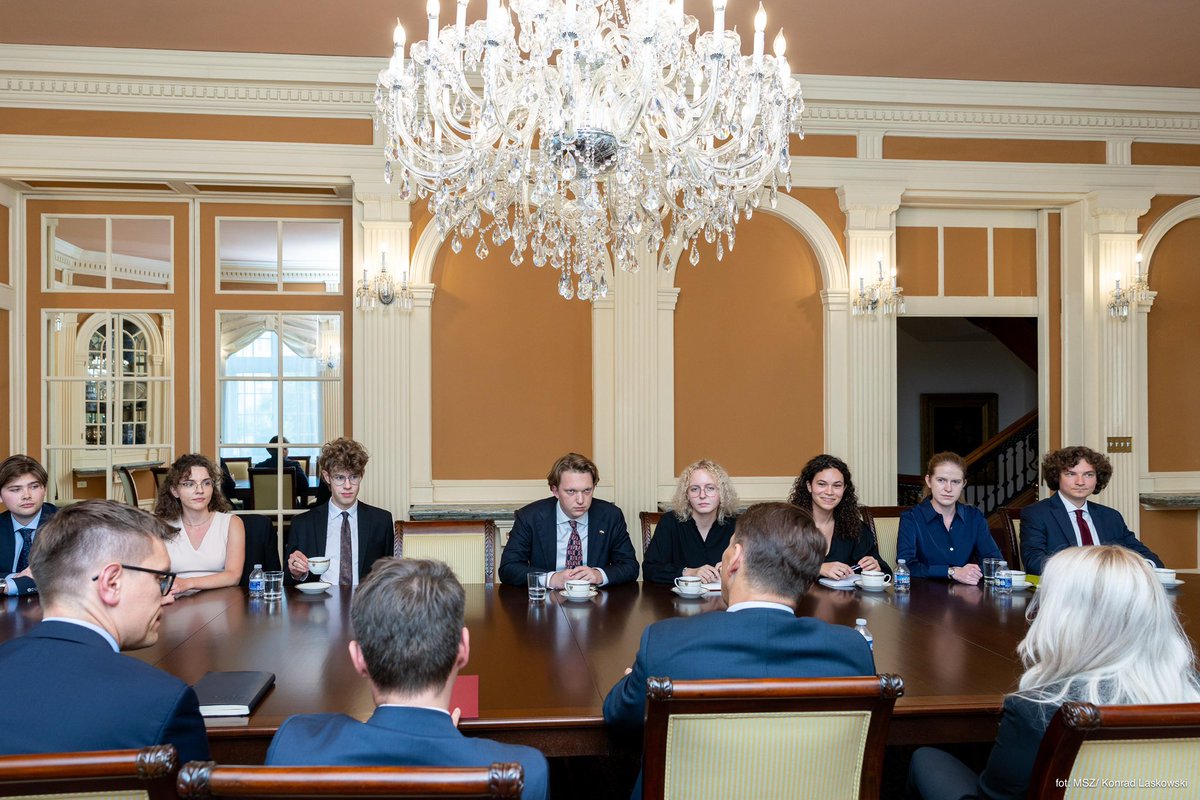 Grateful to begin our journey as <a href="/USCongress_/">U.S. Congress</a> interns with a thought-provoking discussion at the <a href="/PolishEmbassyUS/">Embassy of Poland U.S.</a> with Deputy PM &amp; Foreign Minister <a href="/sikorskiradek/">Radosław Sikorski 🇵🇱🇪🇺</a>, his advisors, and Embassy staff. 🇵🇱🇺🇸