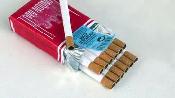 m_barki's tweet photo. @CerfiaFR Les cigarettes en chocolat.. 👀🥰 https://t.co/jHhuAJGlPu
