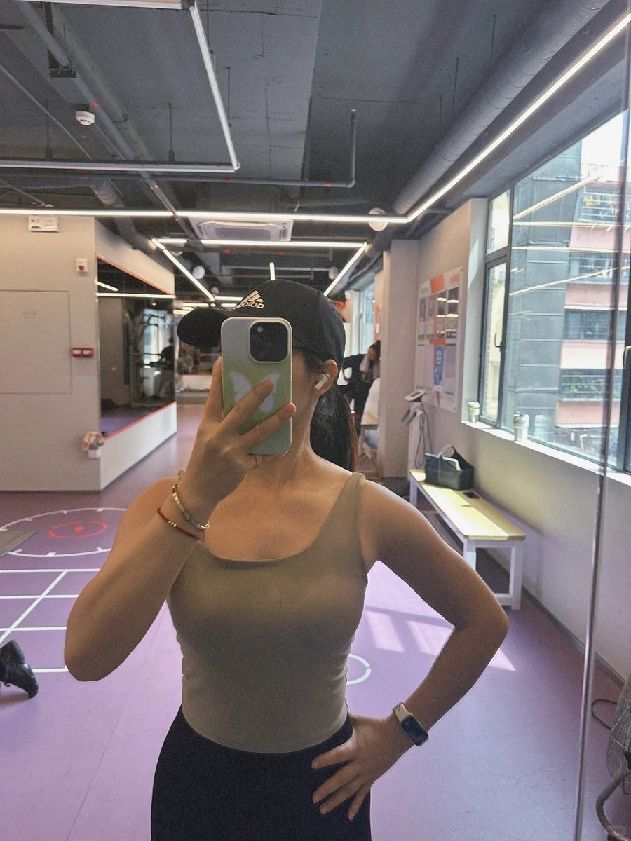 cailin_007's tweet photo. Every workout is a love letter to myself. 💌💪 https://t.co/2pUAXP9Zeh