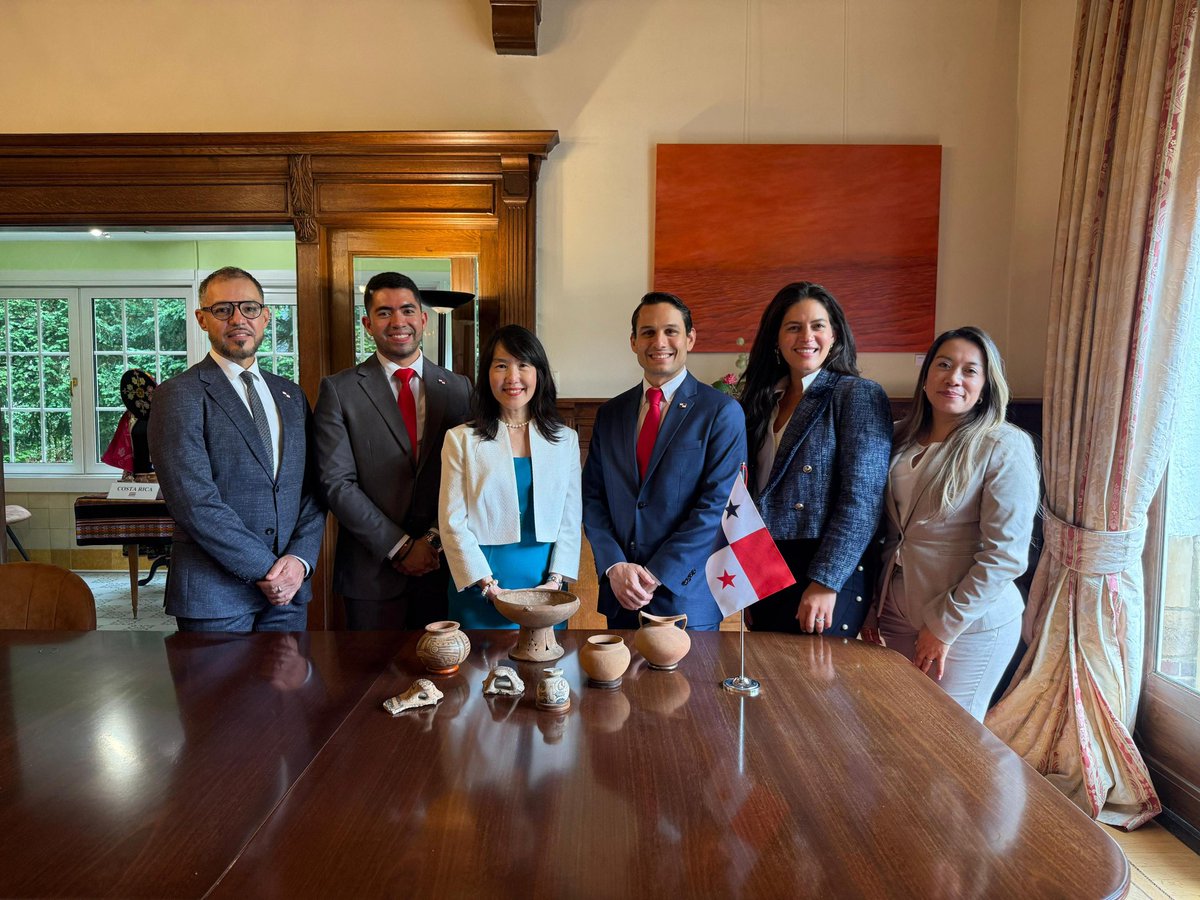 El Ministerio de Cultura recibió en el Wereldmuseum de Ámsterdam, un valioso lote de piezas arqueológicas pertenecientes a la colección Feriz, las cuales fueron recolectadas por el médico austro-neerlandés Hans Feriz durante sus viajes por América Latina en el siglo XX