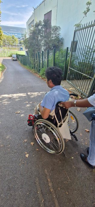 TimEjchenrand's tweet photo. Très beau forum des associations néanmoins énorme bémol : pas d'accès #PMR fonctionnel. 
Grand détour obligatoire!   
Un oublie illustrant ce qu'il reste à faire à #Paris et en  #France en terme d'#inclusion et prise en compte des  #Handicap (s) https://t.co/fmalHoAeQd
