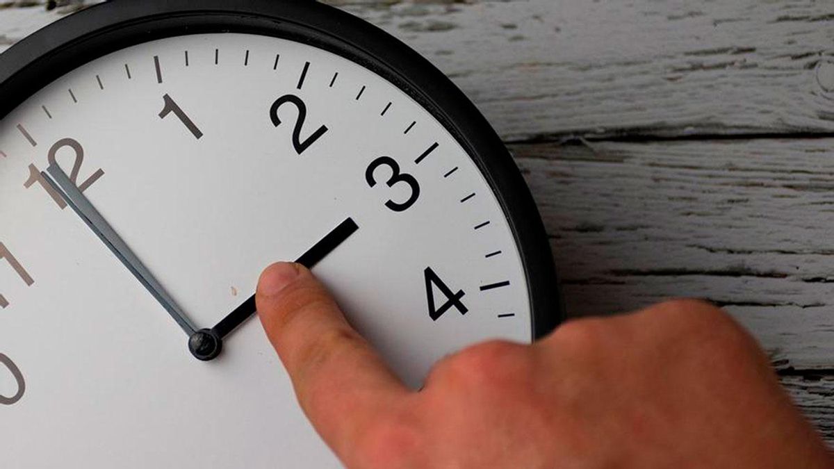¡No olvides adelantar tu reloj! Esta noche comienza el horario de verano en Chile miradiols.cl/2025/09/06/no-…
