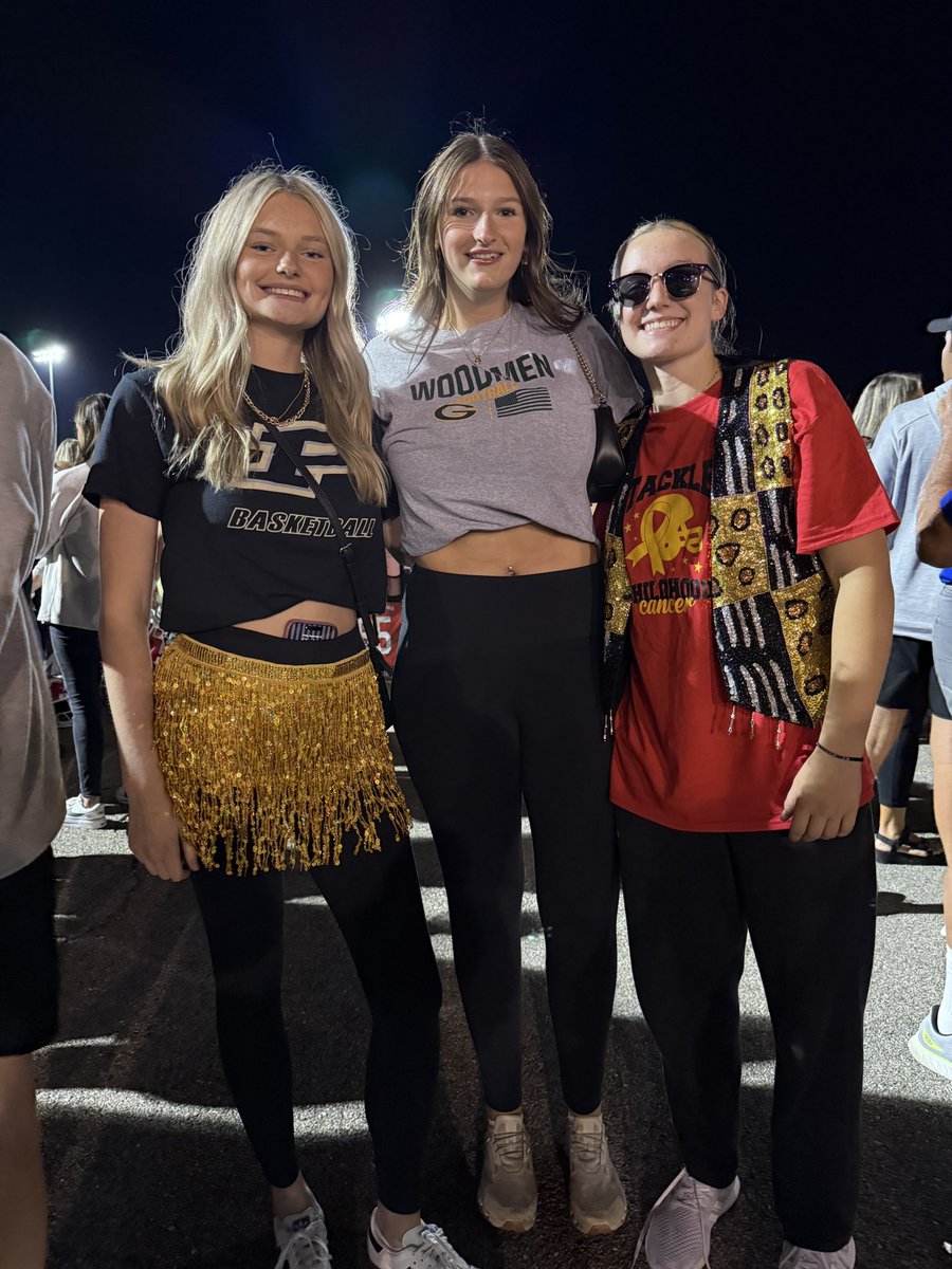 INPrideXtreme's tweet image. IN Pride Basketball means teammates on the court and friends for life off it! @ruby__murrell @Aubreyirwin33 @CurlessAdalynn @InPrideBBClub @cbmeadow @bap2992