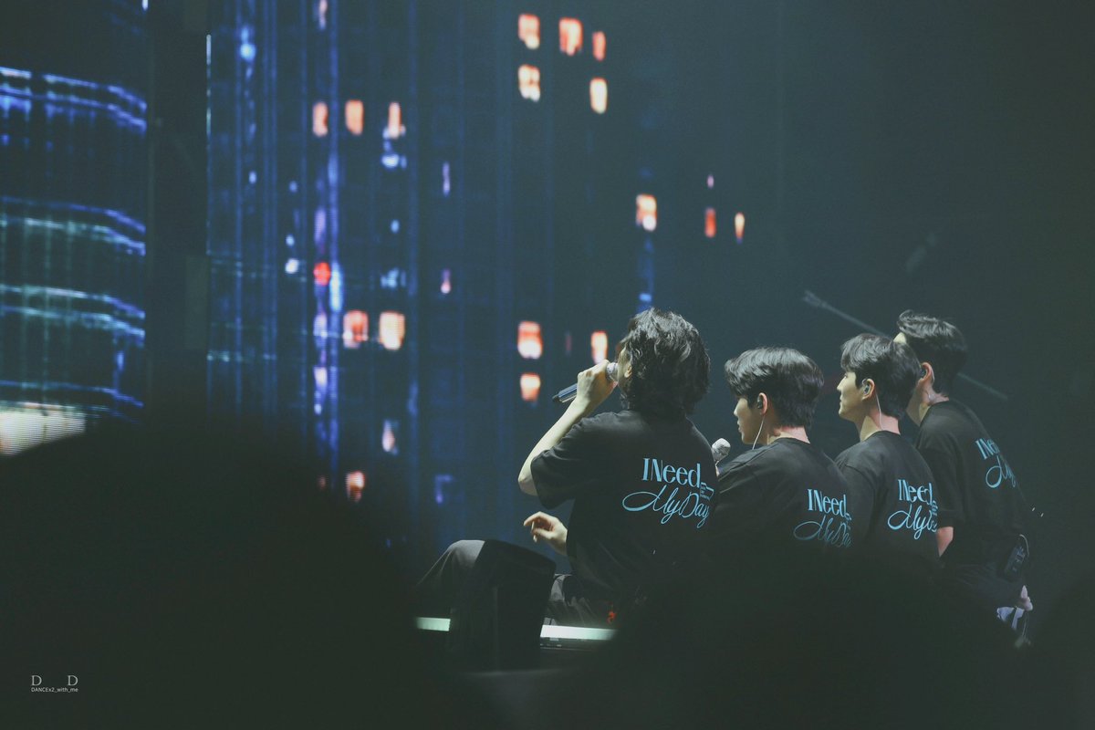 hihello_bbang's tweet photo. 몇 년이 지나도 수백 번 반복해도
우리의 계절은 영원히 흐를 거야

#데이식스의_빛나는_10주년_축하해
#DAY6_10th_Page https://t.co/957TvB2a13
