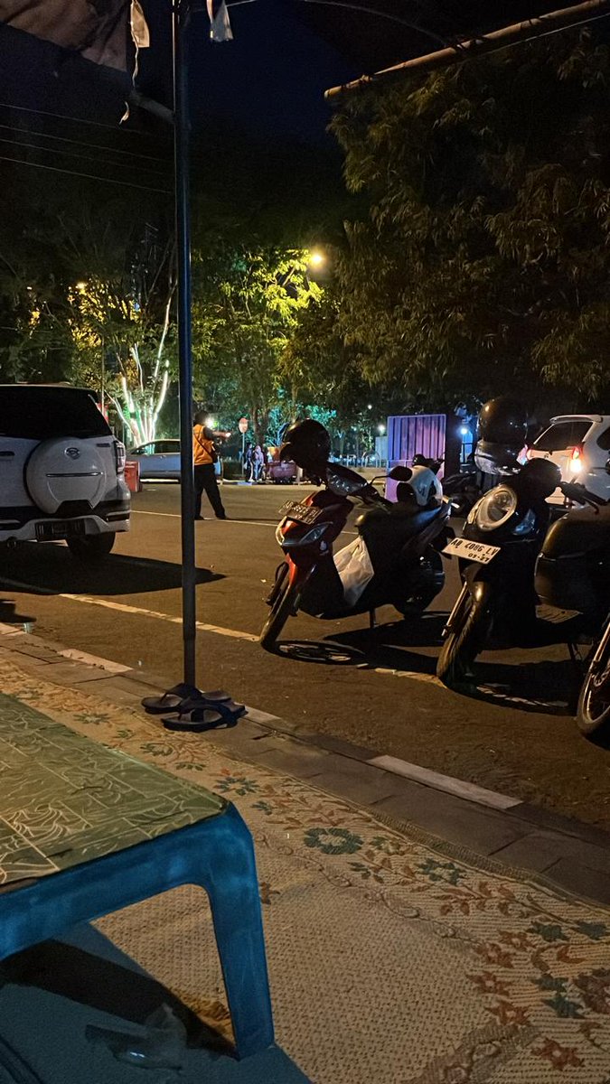 Ta bola bale... Antrian no 21 terdebest area Kulon Progo sisi pojok alun-alun Wates 😂😂