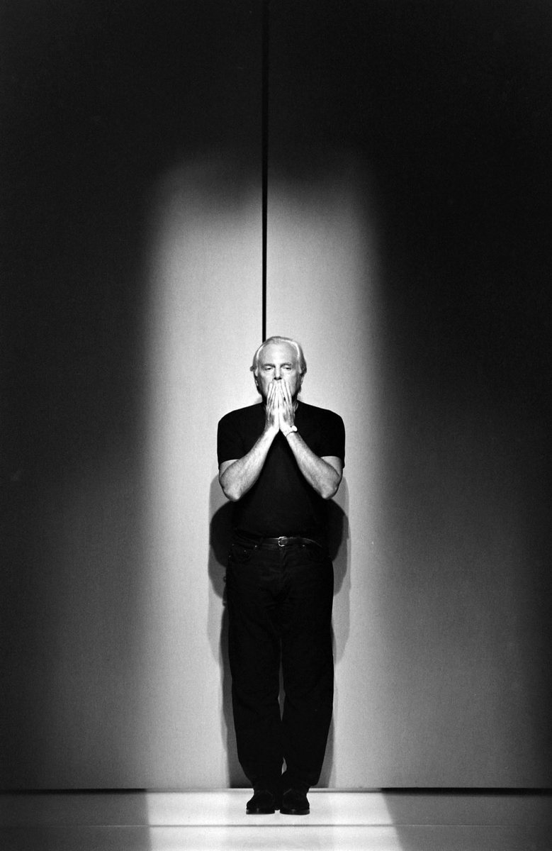 RIP Il Signor #Armani. Ο άνθρωπος που καθιέρωσε τον μινιμαλισμό και την απλότητα στη μόδα, στην αρχιτεκτονική, στο lifestyle. Δηλαδή, την αρχή του “less is more”. Δεν χρειάζεται επίδειξη. Δεν χρειάζεται κρότος. Χρειάζεται έμφαση στην ποιότητα, όχι στην ποσότητα.