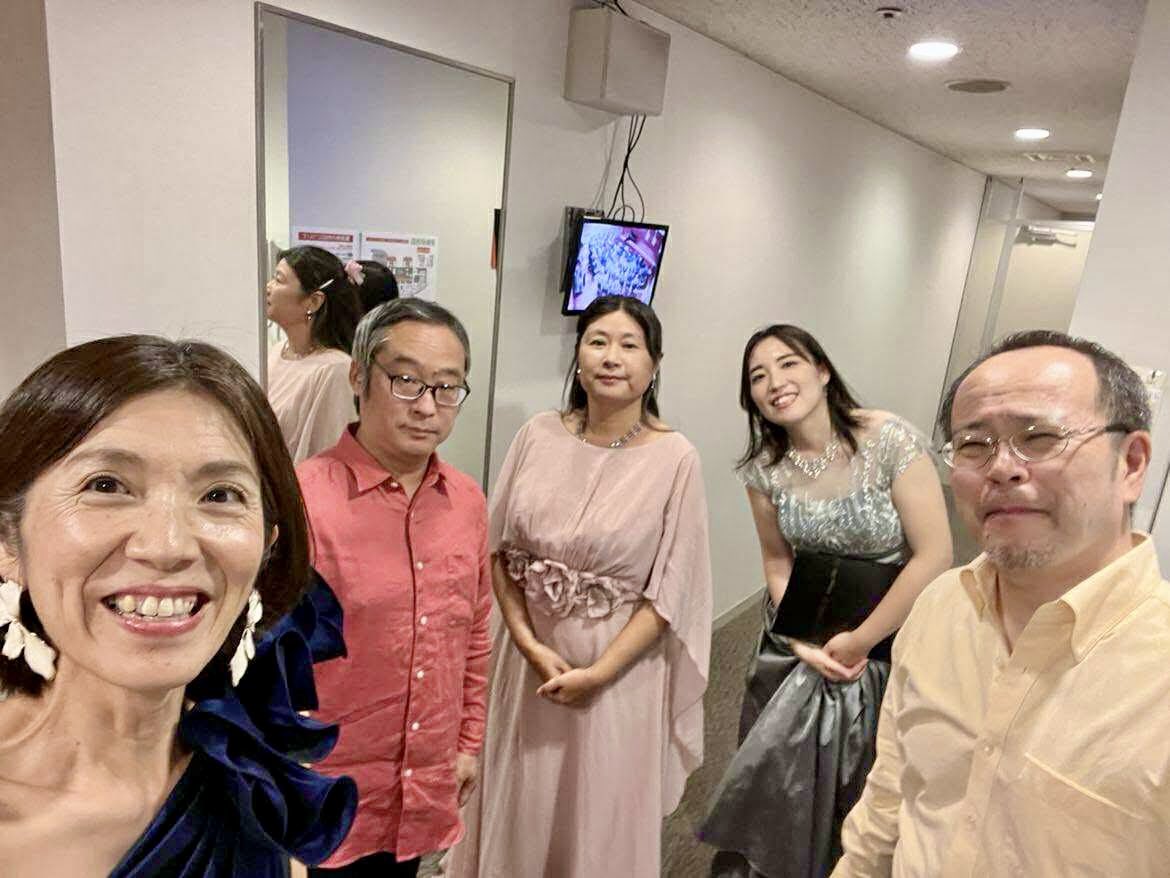 BWV225's tweet photo. 「愛の歌はお好きですか？」演奏会にお越し下さいました皆様、有り難うございました！

今年は台風一過の晴天に恵まれ（去年は台風直撃）、たくさんのお客様にお会いできて嬉しかったです✨

演奏会中（約1名は大泣きしながら）待っていてくれた子どもたちにも感謝！ https://t.co/GoVO6vpxjO