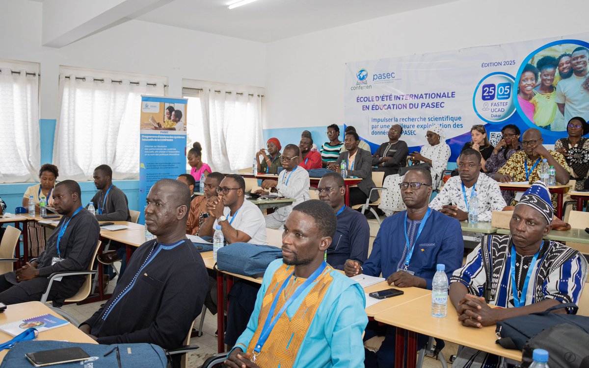 CONFEMEN's tweet photo. Clap de fin pour la 1ʳᵉ École d’été internationale en éducation du #PASEC à Dakar. 
👉 Présentation des posters scientifiques, remises d’attestations, échanges riches : clôture de deux semaines intenses de recherche et de collaboration.

#PASEC2024 #ÉcoledétéPASEC https://t.co/KaRIQkwfh1